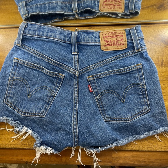 Levi’s 501 high rise jean shorts - Picture 2 of 4